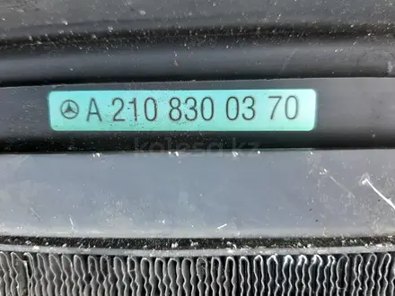 Радиатор кондиционера Mercedes e220 w210 cdi за 18 500 тг. в Семей – фото 2