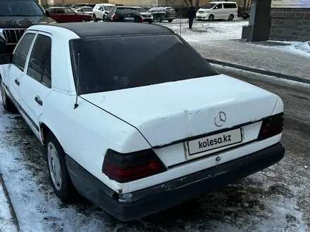 Mercedes-Benz E 200 1989 года за 660 000 тг. в Астана – фото 2