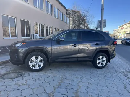 Toyota RAV4 2019 года за 10 500 000 тг. в Актау