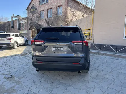 Toyota RAV4 2019 года за 10 500 000 тг. в Актау – фото 4