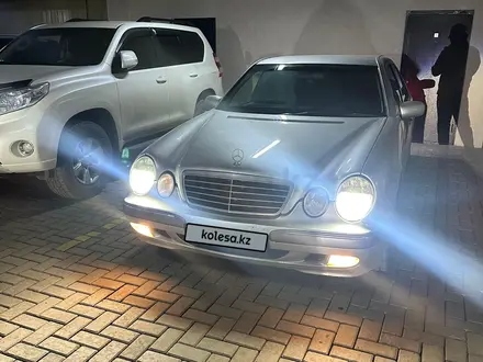 Mercedes-Benz E 320 2001 года за 3 900 000 тг. в Семей – фото 3