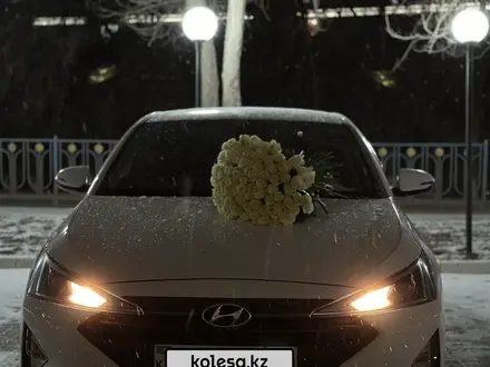 Hyundai Elantra 2019 года за 7 590 000 тг. в Актобе – фото 2