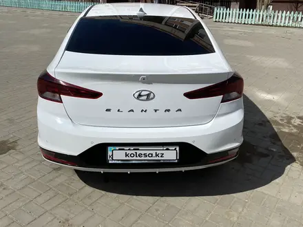 Hyundai Elantra 2019 года за 7 590 000 тг. в Актобе – фото 4