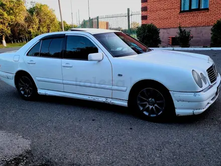 Mercedes-Benz E 240 1999 года за 1 500 000 тг. в Актобе – фото 3