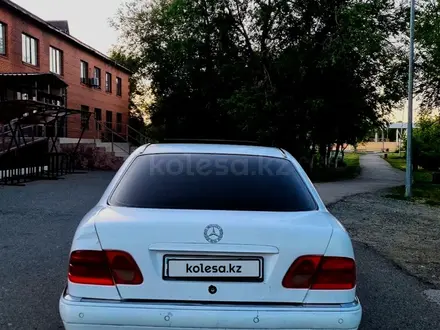 Mercedes-Benz E 240 1999 года за 1 500 000 тг. в Актобе – фото 4