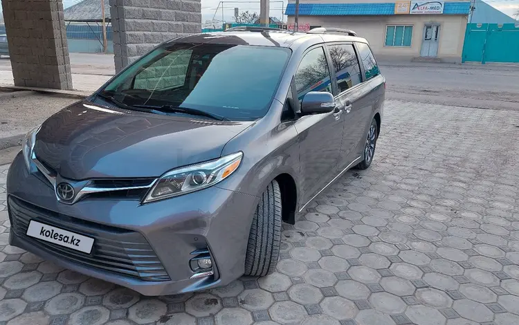 Toyota Sienna 2018 года за 20 500 000 тг. в Алматы