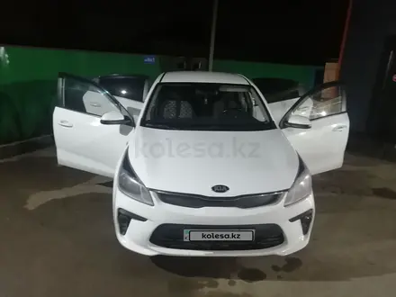 Kia Rio 2018 года за 7 200 000 тг. в Актобе – фото 4