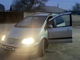 Volkswagen Sharan 2002 года за 2 900 000 тг. в Актау