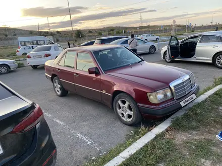 Mercedes-Benz E 220 1992 года за 1 700 000 тг. в Астана – фото 2