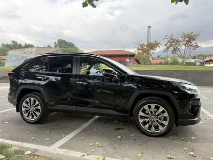 Toyota RAV4 2025 года за 19 900 000 тг. в Алматы – фото 4