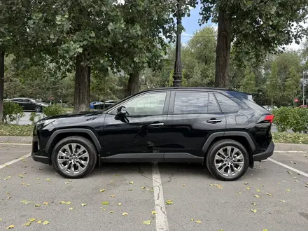 Toyota RAV4 2025 года за 19 900 000 тг. в Алматы – фото 3