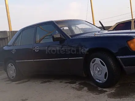 Mercedes-Benz E 200 1990 года за 850 000 тг. в Шымкент – фото 2