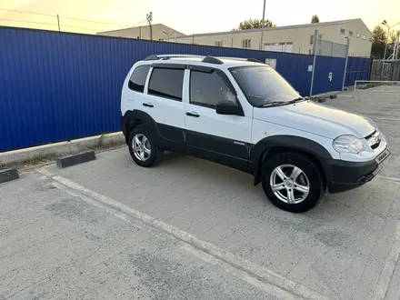 Chevrolet Niva 2014 года за 3 600 000 тг. в Атырау – фото 2