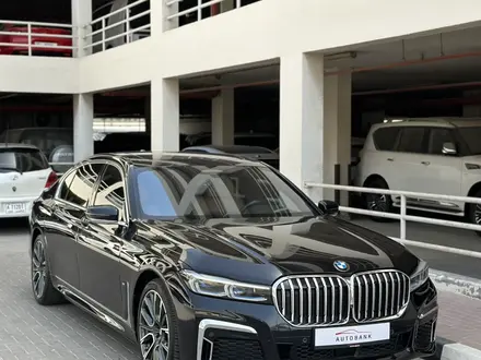 BMW 750 2019 года за 42 000 000 тг. в Шымкент – фото 2