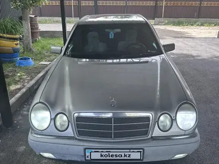Mercedes-Benz E 230 1997 года за 2 000 000 тг. в Алматы – фото 2