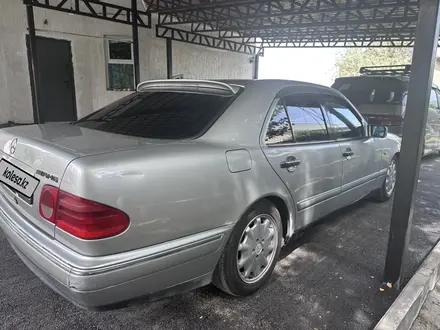 Mercedes-Benz E 230 1997 года за 2 000 000 тг. в Алматы – фото 9