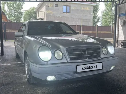 Mercedes-Benz E 230 1997 года за 2 000 000 тг. в Алматы – фото 11