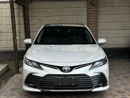 Toyota Camry 2022 года за 17 200 000 тг. в Алматы