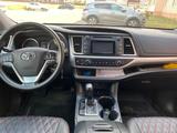 Toyota Highlander 2017 года за 15 800 000 тг. в Уральск – фото 5