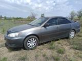 Toyota Camry 2005 годаүшін4 800 000 тг. в Актобе – фото 2