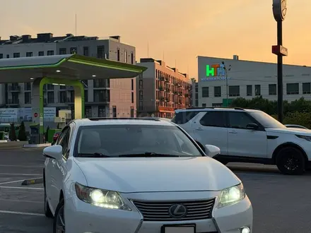 Lexus ES 300h 2013 года за 9 000 000 тг. в Алматы