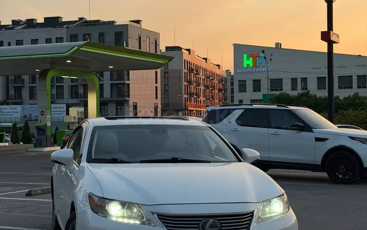Lexus ES 300h 2013 года за 9 000 000 тг. в Алматы