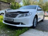 Toyota Camry 2014 года за 9 200 000 тг. в Шымкент – фото 2