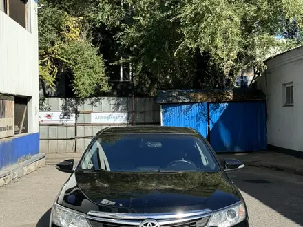 Toyota Camry 2014 года за 9 300 000 тг. в Алматы