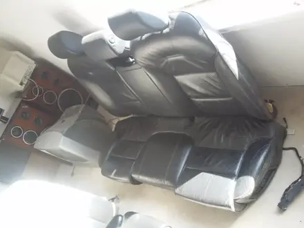 Заднее сиденье, диван с подлокотником на Audi a8 d3 сидение диван за 45 000 тг. в Алматы – фото 2