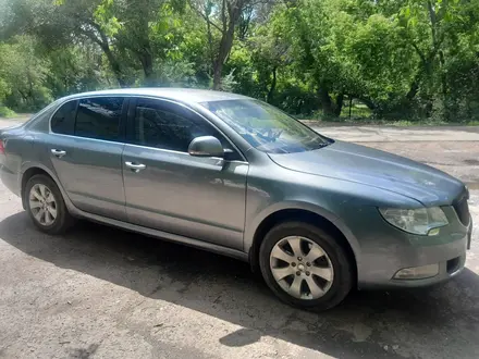 Skoda Superb 2011 года за 4 300 000 тг. в Кокшетау – фото 2