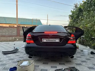 Mercedes-Benz E 320