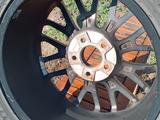 Комплект летней резины с дисками за 180 000 тг. в Семей – фото 5