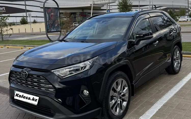 Toyota RAV4 2020 года за 16 500 000 тг. в Астана