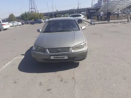 Toyota Camry 1998 года за 3 300 000 тг. в Алматы – фото 5