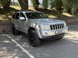 Jeep Grand Cherokee 2006 года за 9 000 000 тг. в Алматы – фото 2