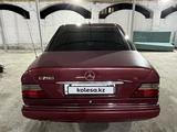 Mercedes-Benz E 220 1994 года за 1 800 000 тг. в Туркестан – фото 3