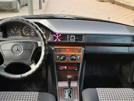 Mercedes-Benz E 220 1993 года за 3 900 000 тг. в Тараз – фото 21