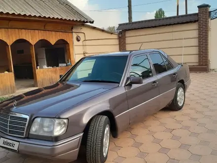 Mercedes-Benz E 220 1993 года за 3 900 000 тг. в Тараз – фото 24