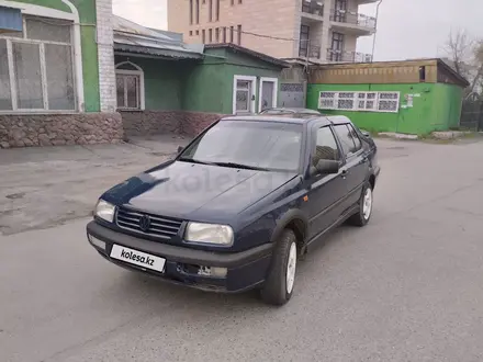 Volkswagen Vento 1996 года за 1 100 000 тг. в Алматы – фото 2