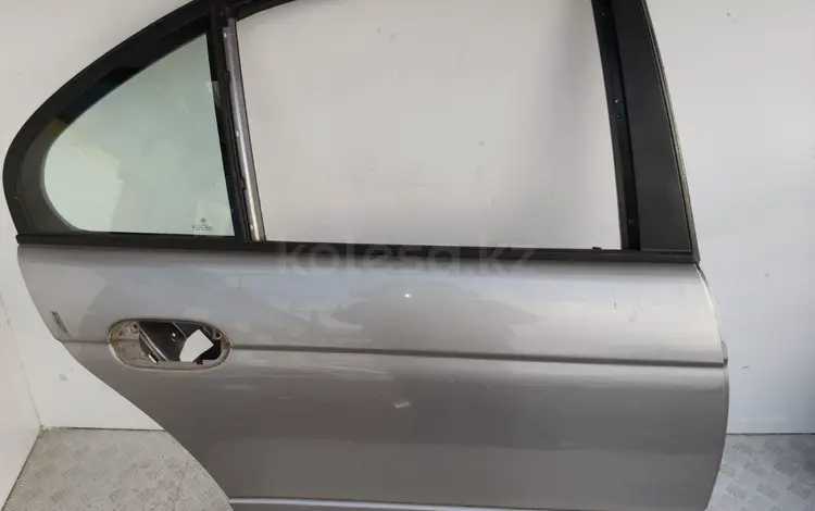 Дверь правая задняя BMW E39 за 18 000 тг. в Талдыкорган