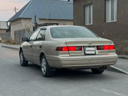 Toyota Camry 1998 года за 2 500 000 тг. в Шымкент – фото 2