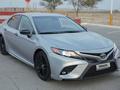 Toyota Camry 2020 года за 9 900 000 тг. в Жанаозен – фото 2