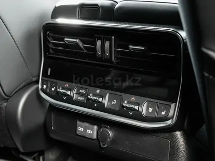 Toyota Land Cruiser Premium+ 2026 года за 71 640 160 тг. в Актау – фото 15