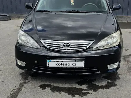 Toyota Camry 2005 года за 6 000 000 тг. в Алматы – фото 2