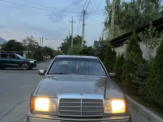 Mercedes-Benz E 230