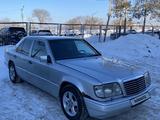 Mercedes-Benz E 320 1993 года за 2 100 000 тг. в Павлодар – фото 3