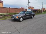 Mercedes-Benz E 220 1993 года за 2 200 000 тг. в Астана
