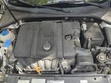 Volkswagen Passat 2013 года за 4 500 000 тг. в Актобе – фото 2