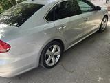 Volkswagen Passat 2013 года за 4 500 000 тг. в Актобе – фото 5