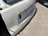 Дверь багажника Toyota Land Cruiser Prado 150 за 130 000 тг. в Караганда – фото 2